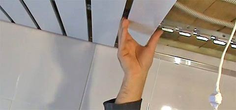 Монтаж алюминиевого подвесного потолка