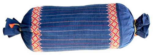 Декоративная подушка цвета индиго