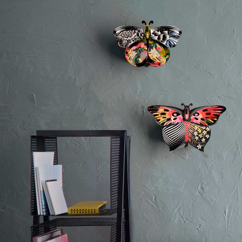 как приклеить бабочек на стену